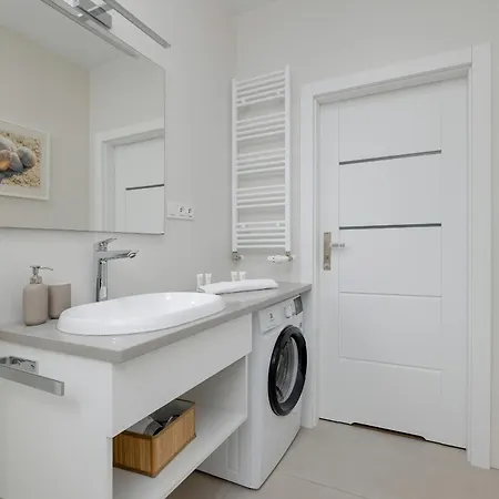Baltic Marina With Balcony & Pet Friendly By Renters Apartment Kolobrzeg